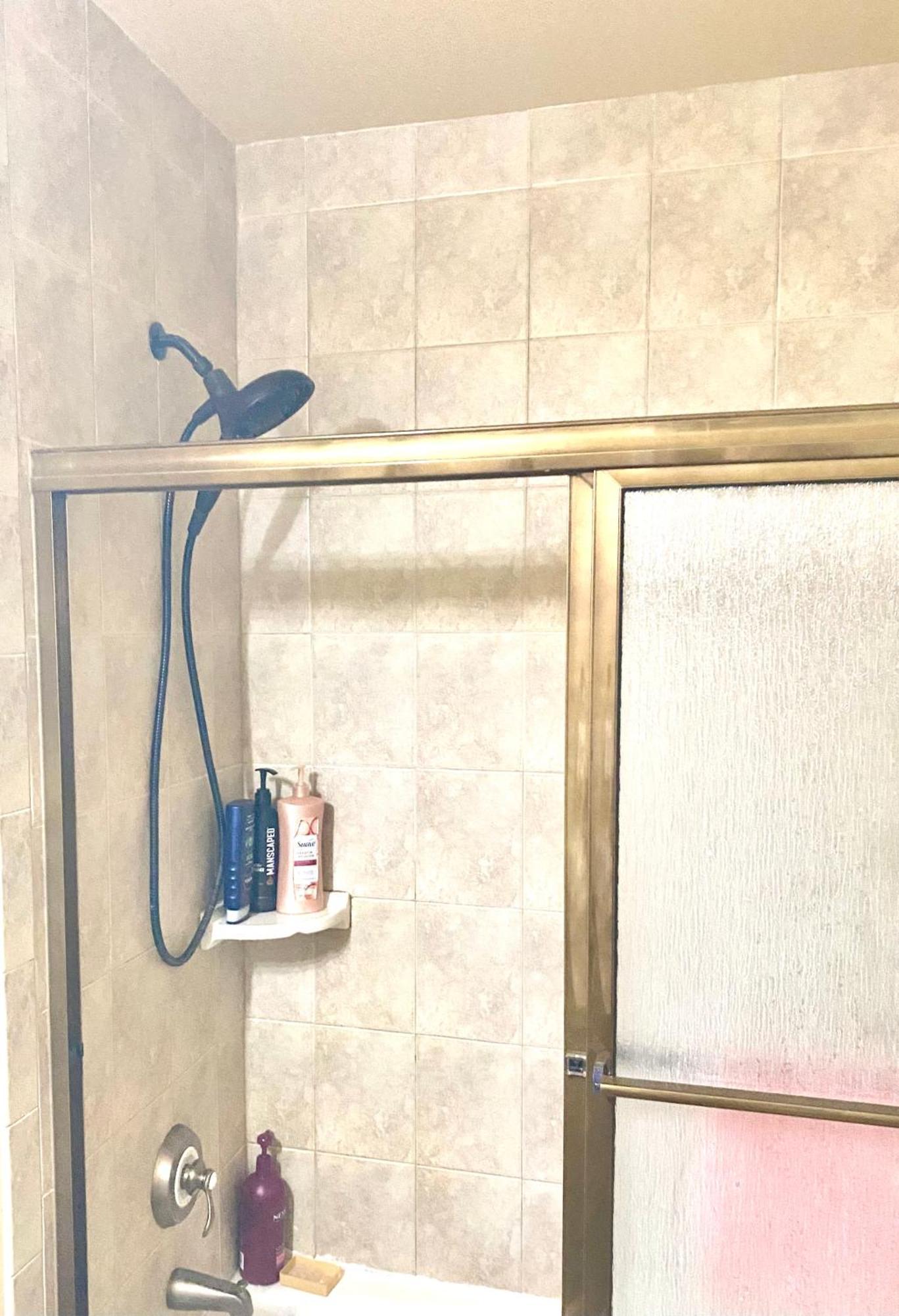 Homestay B4 A Private In Downtown With Desk And Wi-fi Near Everything *